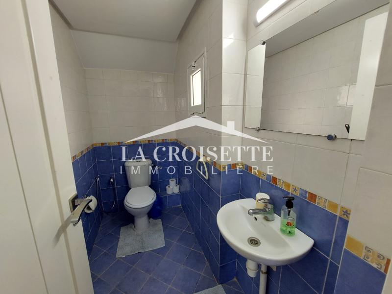 Duplex avec jardin S+4 meublé  à La Marsa